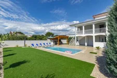Villa Susanne with Private Pool, Villa relaxante près de Porec avec piscine - Photo 40