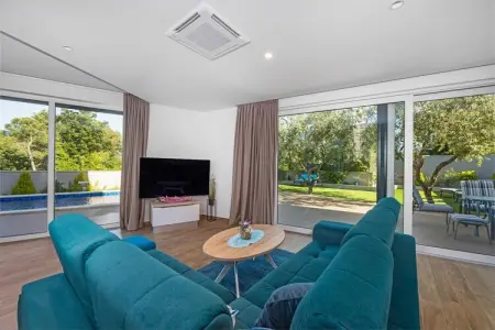Villa Pinus, Villa avec piscine, salle de jeux, jardin - Photo 11