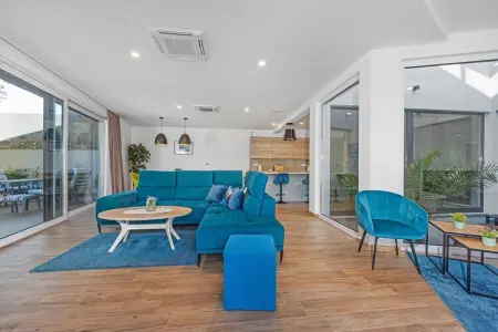 Villa Pinus, Villa avec piscine, salle de jeux, jardin - Photo 13