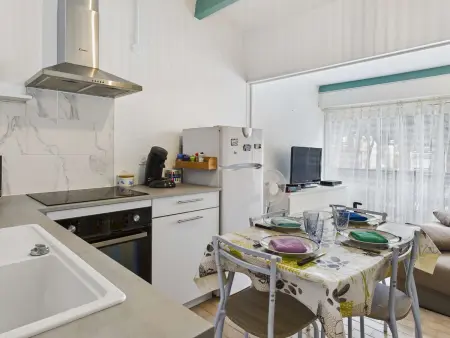 Studio Cabine Lumineux pour 4 au Grau d'Agde avec Vue Piscine et Parking - Photo 2