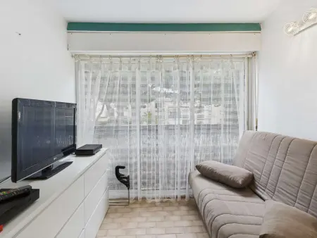 Studio Cabine Lumineux pour 4 au Grau d'Agde avec Vue Piscine et Parking - Photo 4