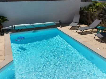 Villa ensoleillée avec terrasse près de la plage - Photo 2