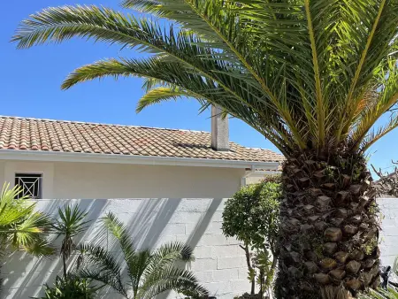 Villa ensoleillée avec terrasse près de la plage - Photo 10