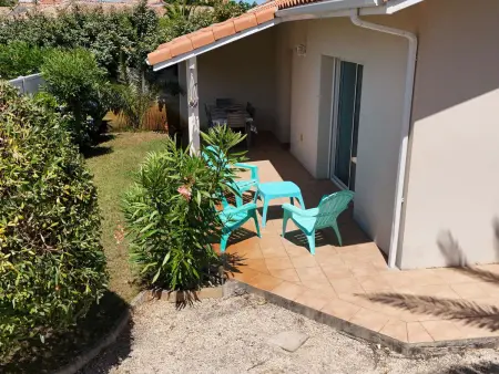Villa ensoleillée avec terrasse près de la plage - Photo 20