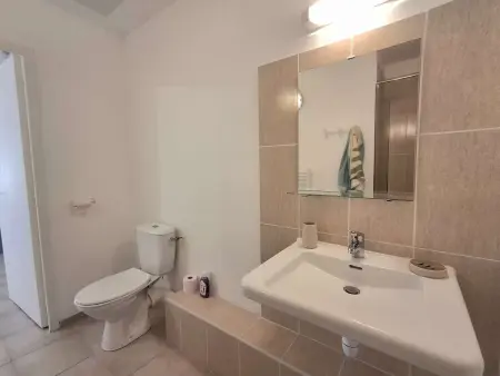 Appartement climatisé 4/6 personnes proche plage avec deux chambres - Photo 13
