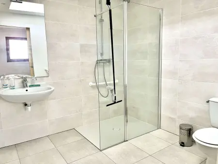 Maison T5 rénovée PMR centre Locmiquélic pour 7 personnes - Photo 7
