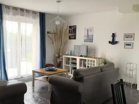 Maison indépendante à Saint-Germain-sur-Ay avec jardin privé - Photo 1