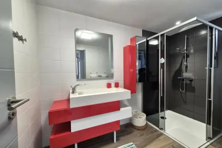 Joli rez-de-jardin avec terrasse sud plage 800 m, Appartement à Erquy proche plages - Photo 7