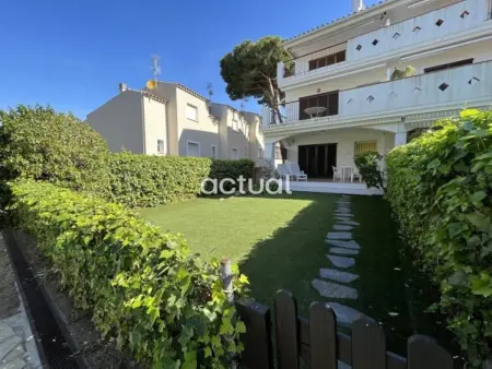 Appartement rez-de-chaussée S'Agaró avec jardin, piscine, WiFi, parking et climatisation - Photo 1