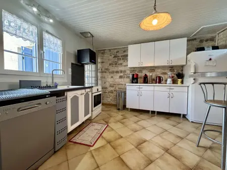 Maison rénovée 3 pièces, cour commune à Saint Pierre d'Oléron - Photo 1