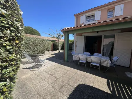 Pavillon 2 pièces avec terrasse et parking, résidence sécurisée - Photo 1