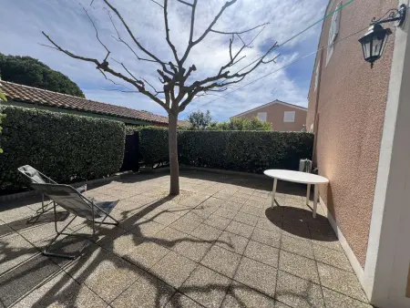 Pavillon 2 pièces avec terrasse et parking, résidence sécurisée - Photo 2