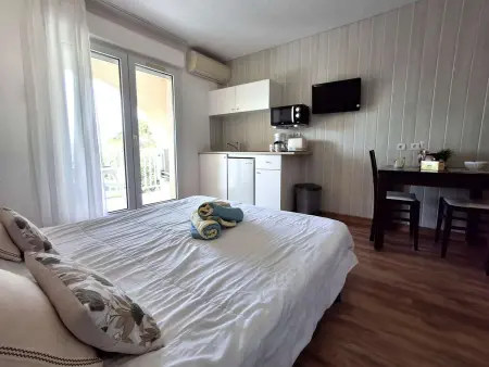 Studio cosy à St-Florent avec terrasse privative - Photo 5