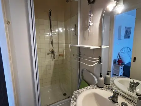 Studio en centre-ville avec WIFI, proche thermes - Photo 2