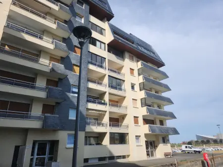 Grand studio 40m² avec coin nuit, vue mer et port, parking privé - Photo 10