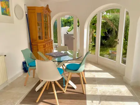 Maison moderne près de la plage, piscine, WiFi, climatisation - Photo 6