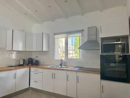 Maison moderne près de la plage, piscine, WiFi, climatisation - Photo 9