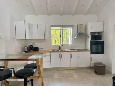 Maison moderne près de la plage, piscine, WiFi, climatisation - Photo 10
