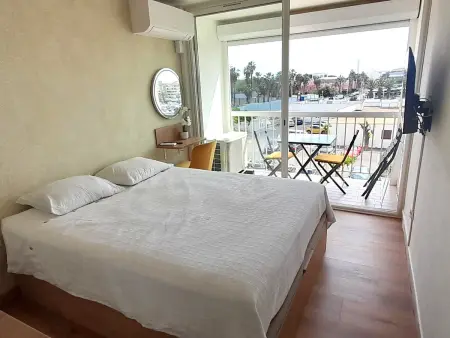 Studio rénové climatisé pour 2, balcon, Cap d'Agde - Photo 3
