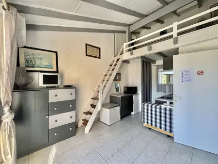 Studio avec Mezzanine, Terrasse à 230m Plage, Appartement 4 personnes à Lumio - Photo 2