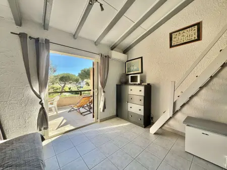 Studio avec Mezzanine, Terrasse à 230m Plage, Appartement 4 personnes à Lumio - Photo 3