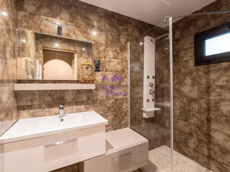 Appartement Spacieux Récent, Terrasse & Piscine - Grifeu - Photo 11