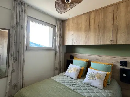 Superbe T2 rénové, climatisé, parking, balcon - Vue ville et montagnes - Photo 4