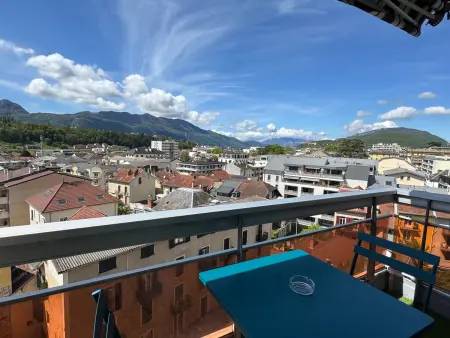 Superbe T2 rénové, climatisé, parking, balcon - Vue ville et montagnes - Photo 8
