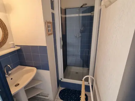 Appartement T2 à Collioure avec terrasse et parking, accès direct à la plage - Photo 11