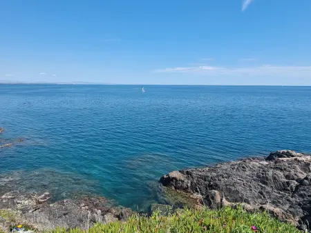 Appartement T2 à Collioure avec terrasse et parking, accès direct à la plage - Photo 17