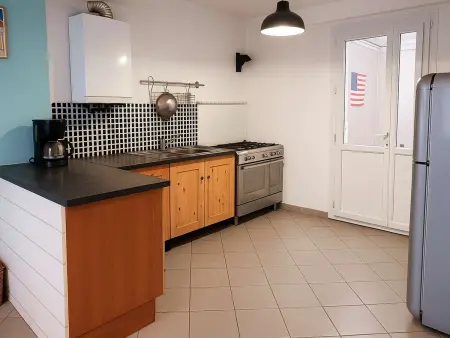 Maison à 1km de la plage, terrasse, cheminée, jeux - Photo 3