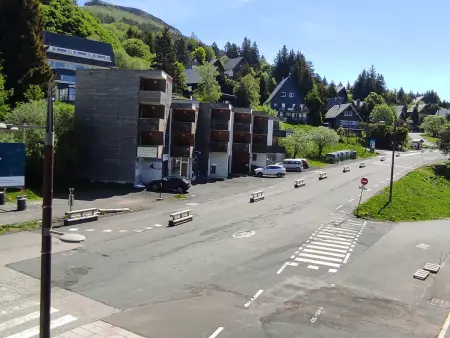 Studio montagnard au cœur de Super Besse avec parking privé - Photo 32