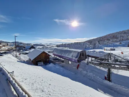 Studio montagnard au cœur de Super Besse avec parking privé - Photo 33