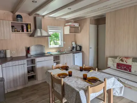 Mobil-home moderne dans la nature d'Auvergne, Chalet 6 personnes à Égliseneuve d'Entraigues - Photo 2