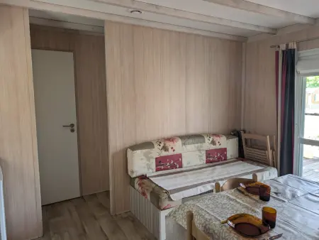 Mobil-home moderne dans la nature d'Auvergne, Chalet 6 personnes à Égliseneuve d'Entraigues - Photo 7