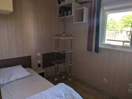 Mobil-home moderne dans la nature d'Auvergne, Chalet 6 personnes à Égliseneuve d'Entraigues - Photo 12