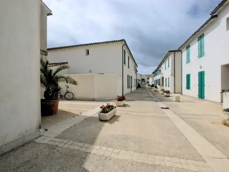 Appartement fonctionnel intra-muros avec cour et garage sécurisé - Photo 3