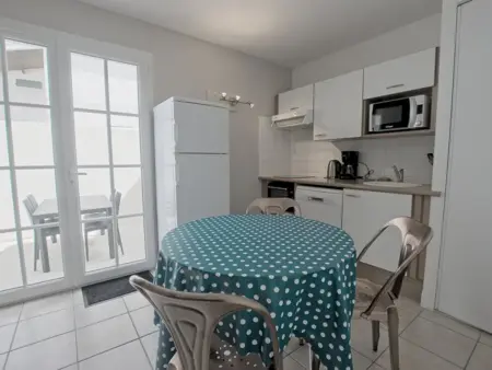 Appartement fonctionnel intra-muros avec cour et garage sécurisé - Photo 5