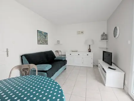 Appartement fonctionnel intra-muros avec cour et garage sécurisé - Photo 9