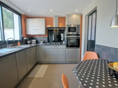 Maison charmante avec WiFi près des plages et pistes cyclables - Photo 2