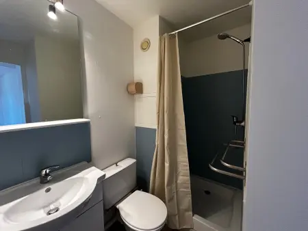 Appartement lumineux avec Wi-Fi à 150m des Thermes - Photo 3