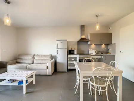 Appartement F2 avec Terrasse, Piscine Commune, Proche Plage - Photo 4