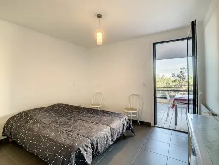 Appartement F2 avec Terrasse, Piscine Commune, Proche Plage - Photo 6