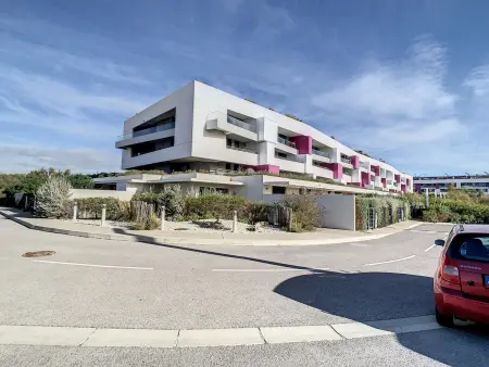 Appartement F2 avec Terrasse, Piscine Commune, Proche Plage - Photo 9