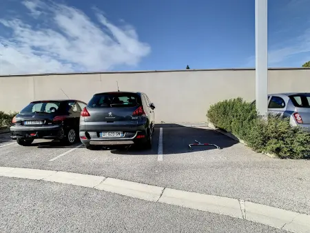 Appartement F2 avec Terrasse, Piscine Commune, Proche Plage - Photo 10