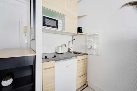 VM-9-JONQUIERE-RDC, Charmant studio - 2P - Batignolles - Photo 1