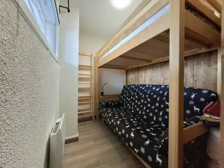 T2 cabine lumineux avec terrasse proche commerces et pistes - Photo 2