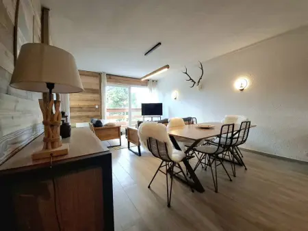 T2 cabine lumineux avec terrasse proche commerces et pistes - Photo 9