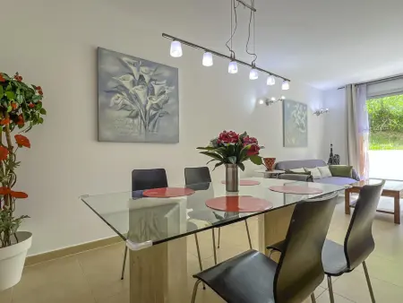 Appartement ensoleillé à Fenals, proche plages, parfait pour familles - Photo 1