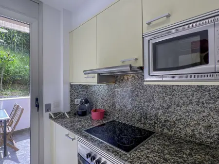 Appartement ensoleillé à Fenals, proche plages, parfait pour familles - Photo 13